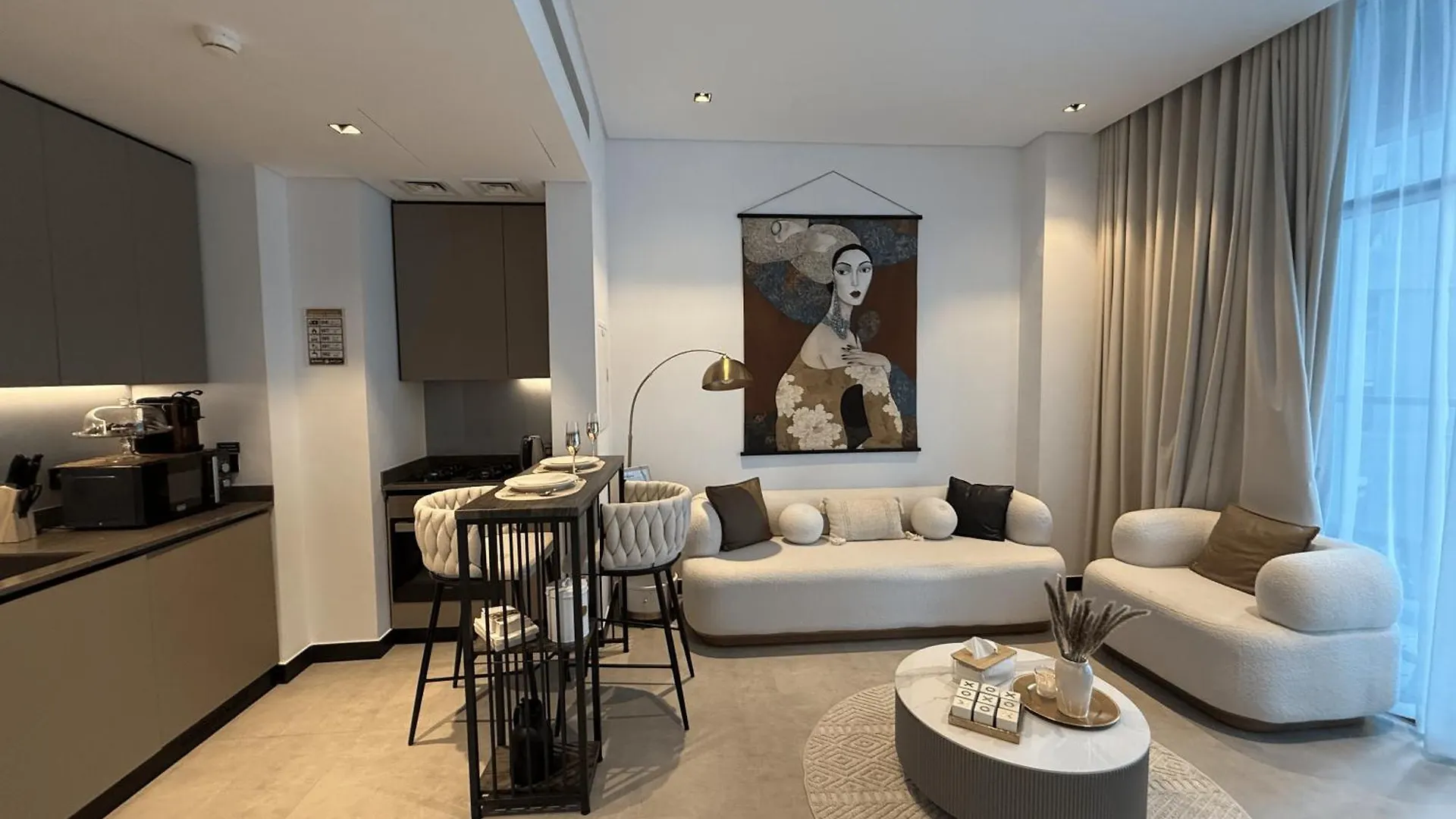 Canal View Apartment In Vibrant Business Bay Dubai United Arab Emirates