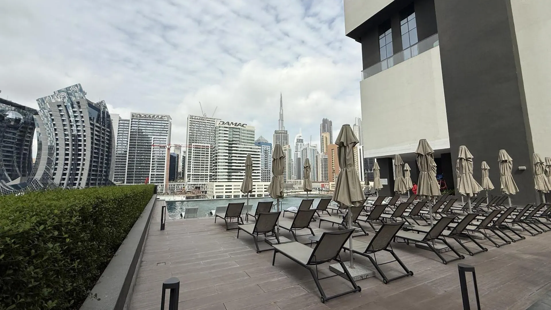 Canal View Apartment In Vibrant Business Bay Dubai