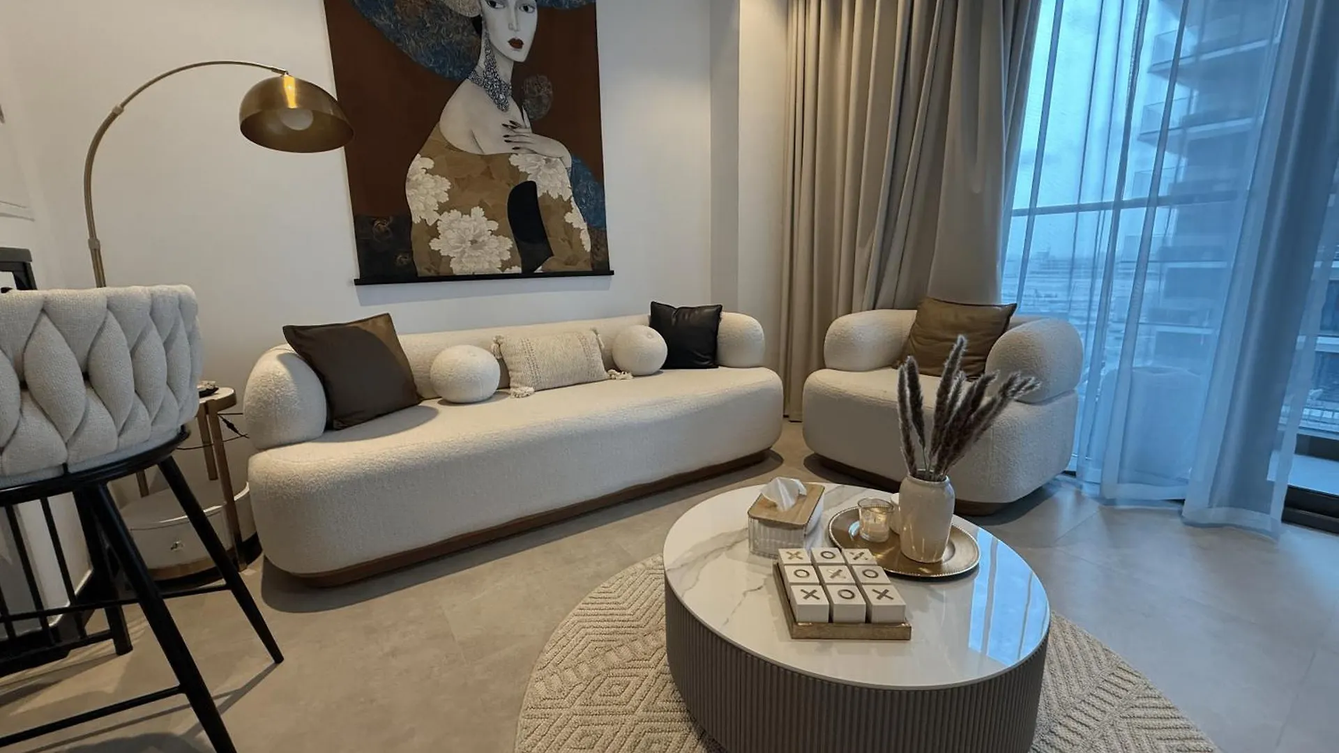 Canal View Apartment In Vibrant Business Bay Dubai 0*,