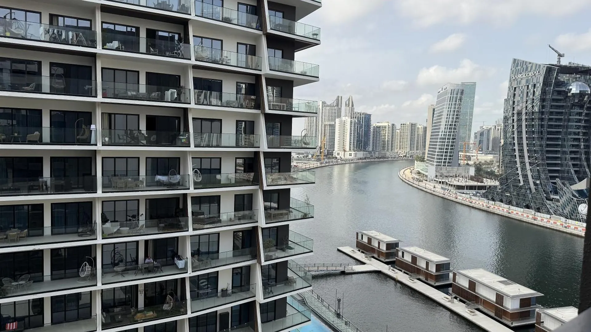 Canal View Apartment In Vibrant Business Bay Dubai