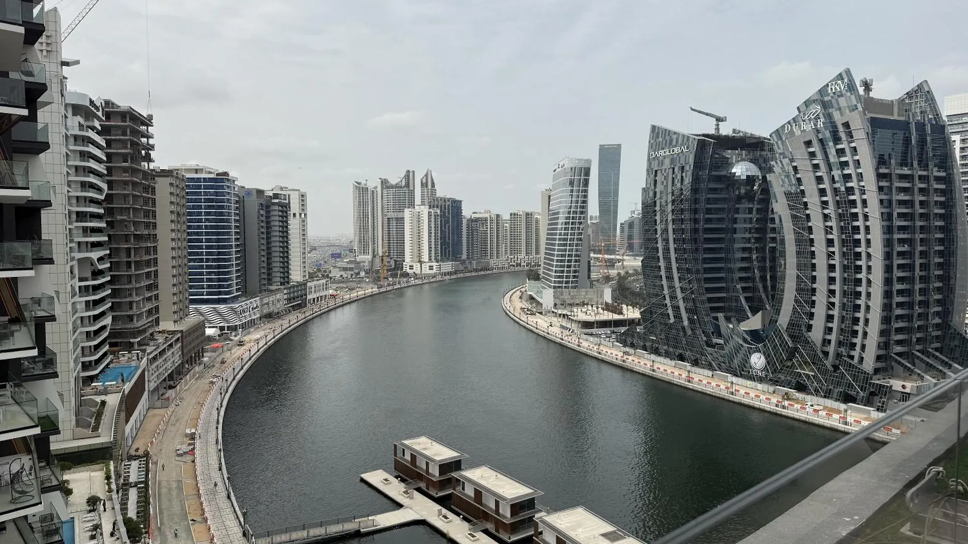 Canal View Apartment In Vibrant Business Bay Dubai