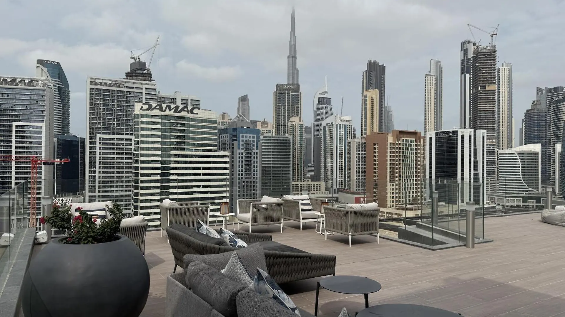 Canal View Apartment In Vibrant Business Bay contacts