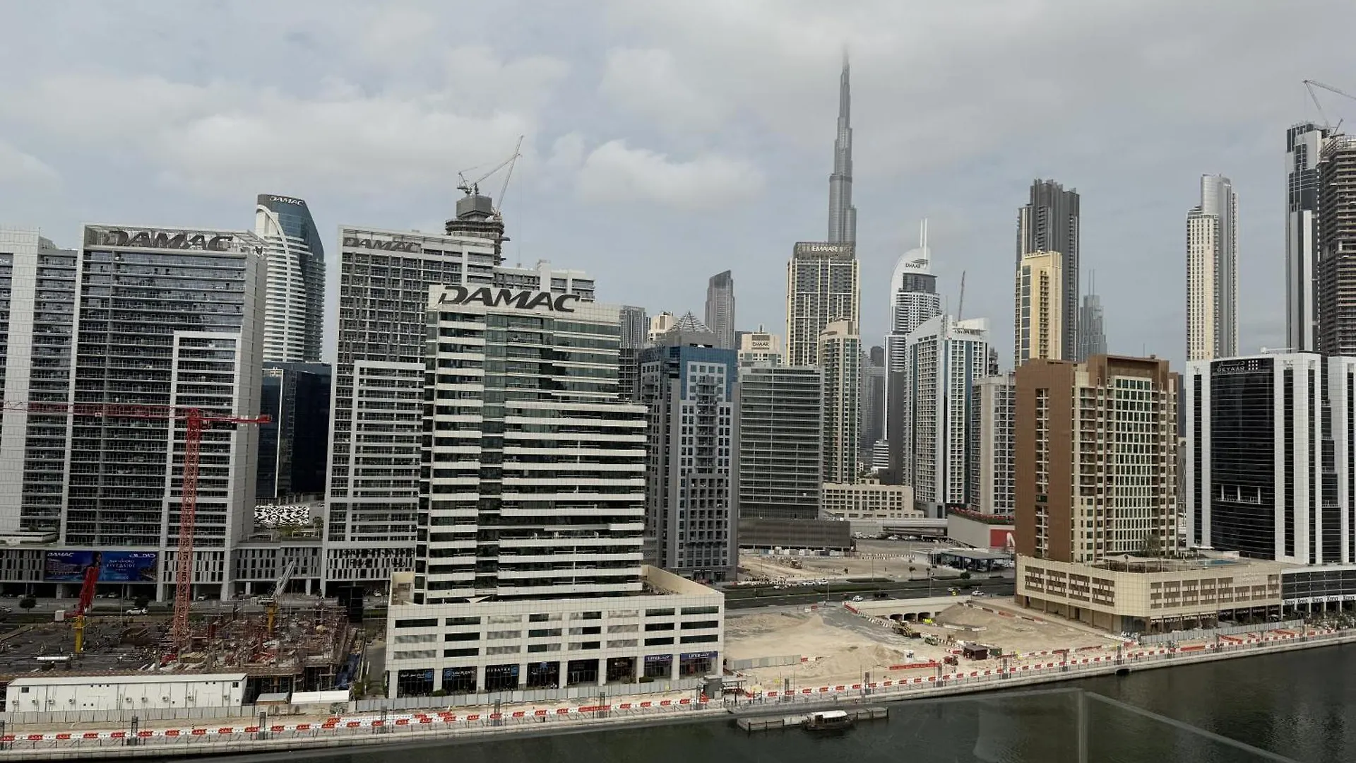 Canal View Apartment In Vibrant Business Bay Dubai United Arab Emirates