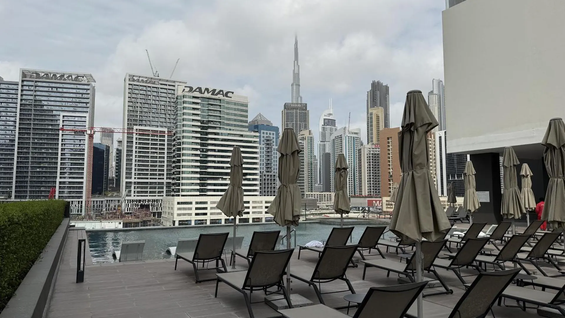 Canal View Apartment In Vibrant Business Bay Dubai