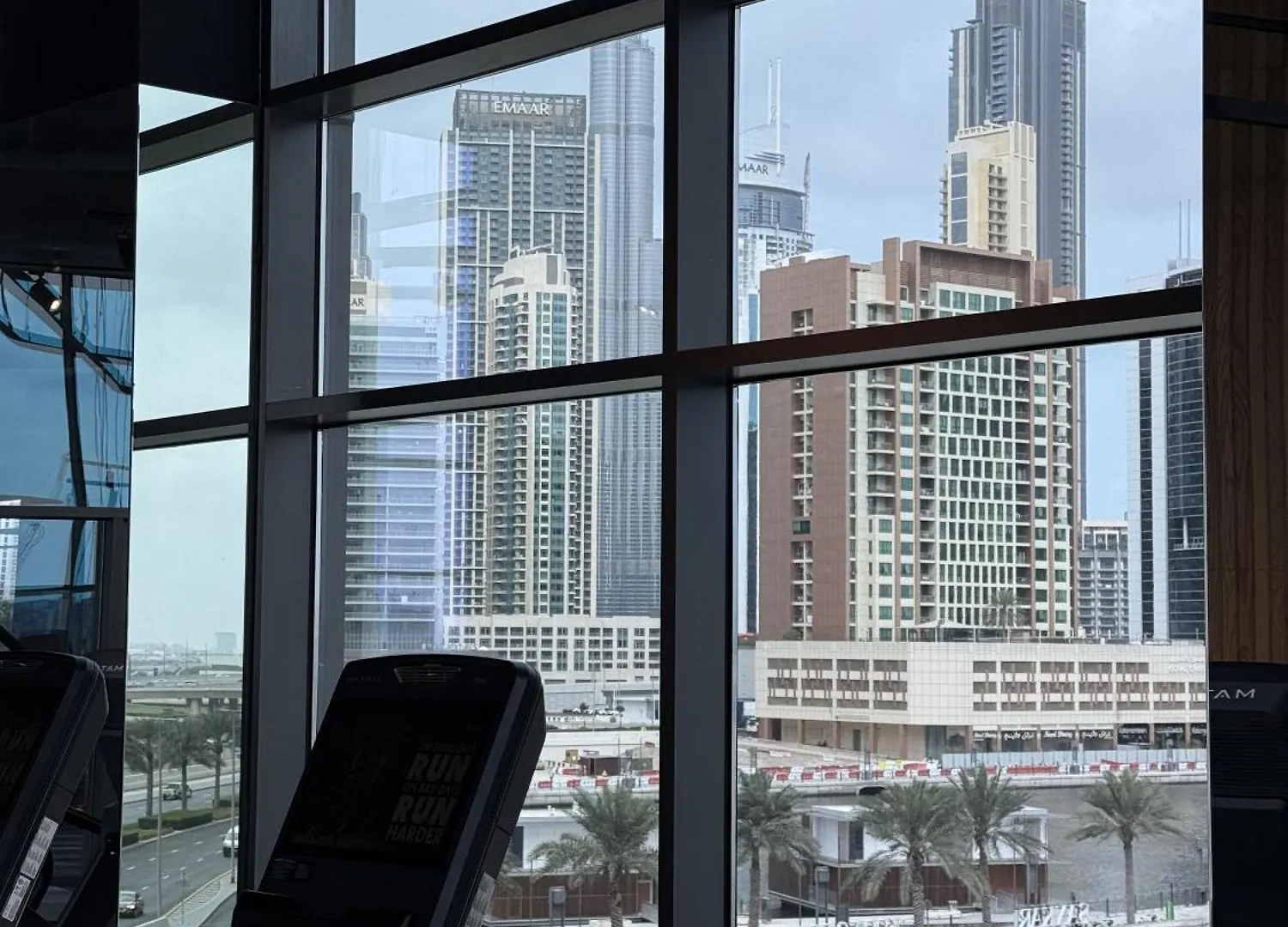 Canal View Apartment In Vibrant Business Bay Dubai