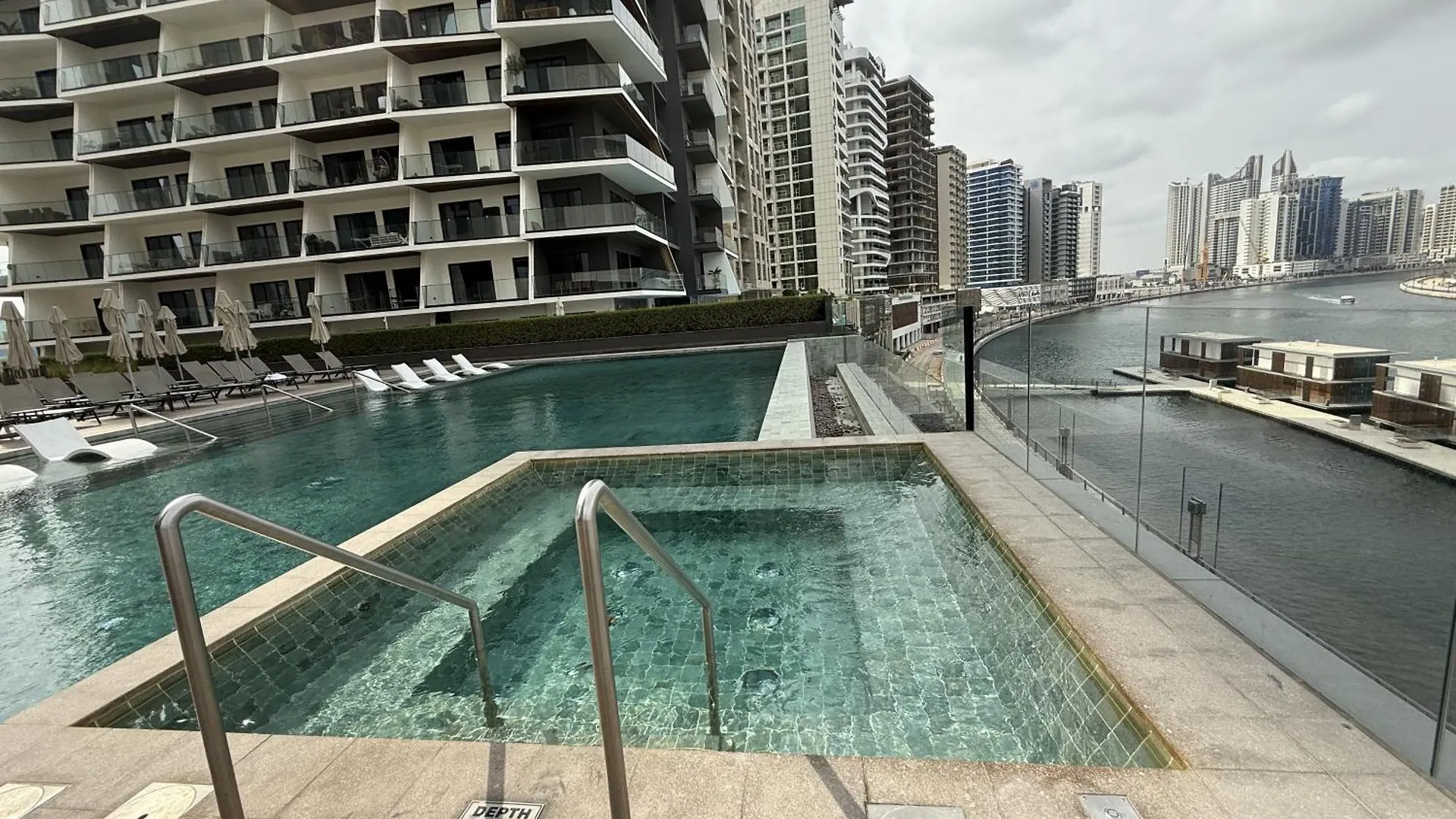 Canal View Apartment In Vibrant Business Bay Dubai United Arab Emirates