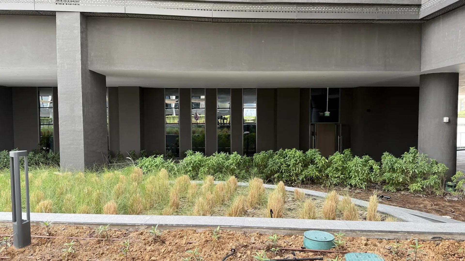 Canal View Apartment In Vibrant Business Bay Dubai