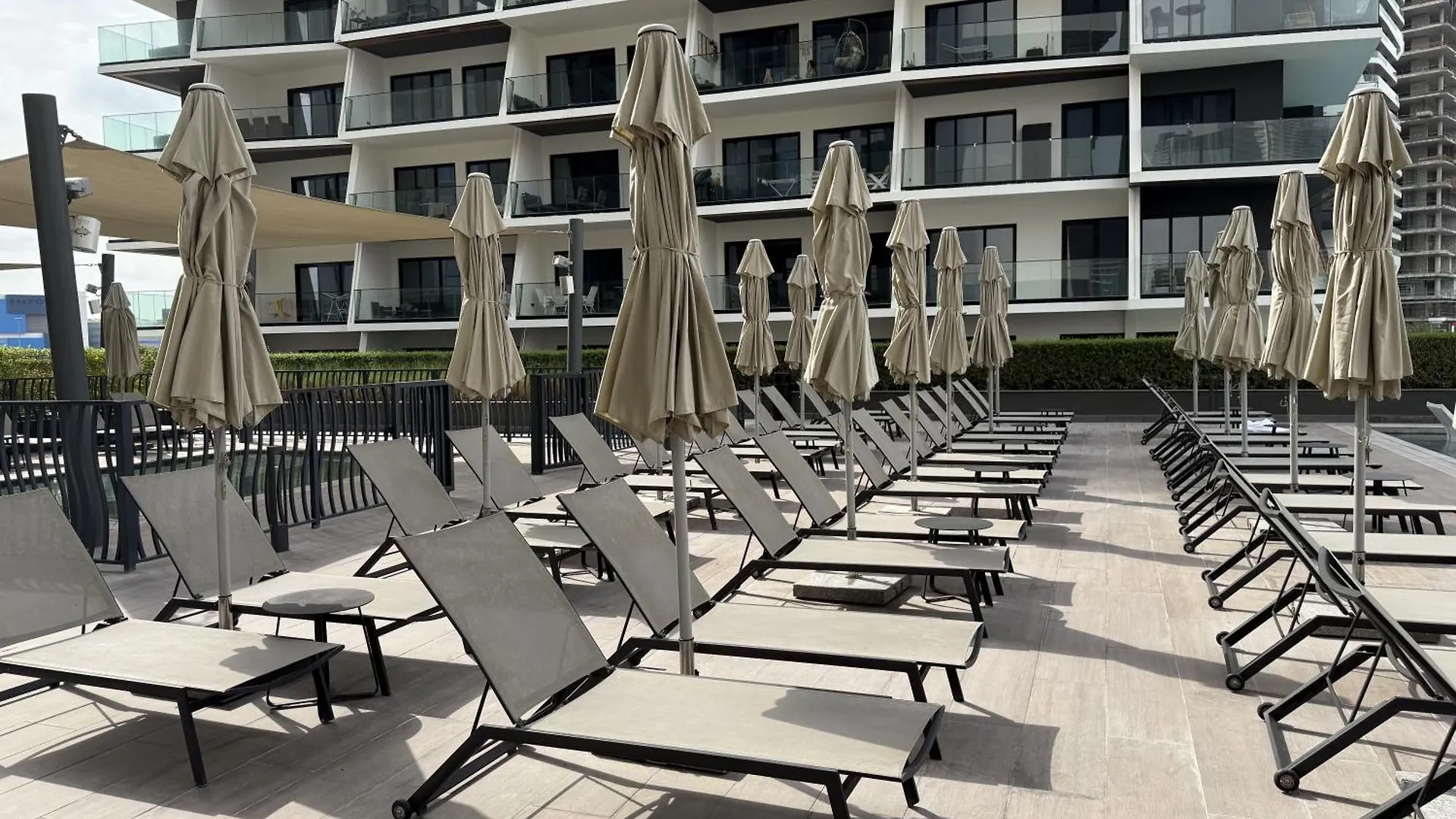 Canal View Apartment In Vibrant Business Bay Dubai