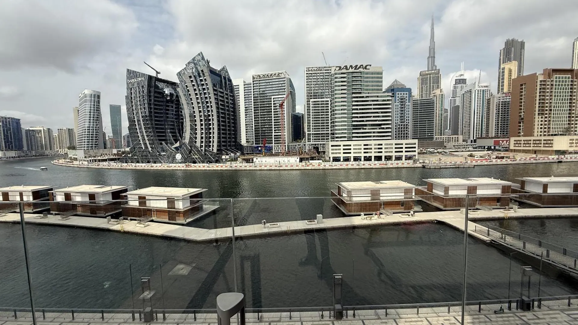 Canal View Apartment In Vibrant Business Bay Dubai