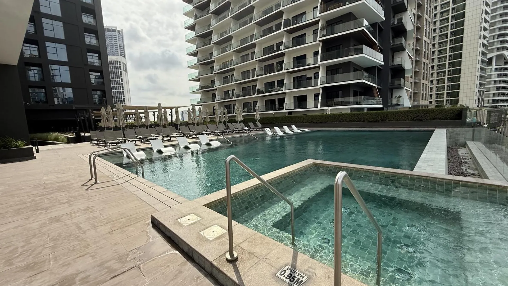 Canal View Apartment In Vibrant Business Bay Dubai United Arab Emirates